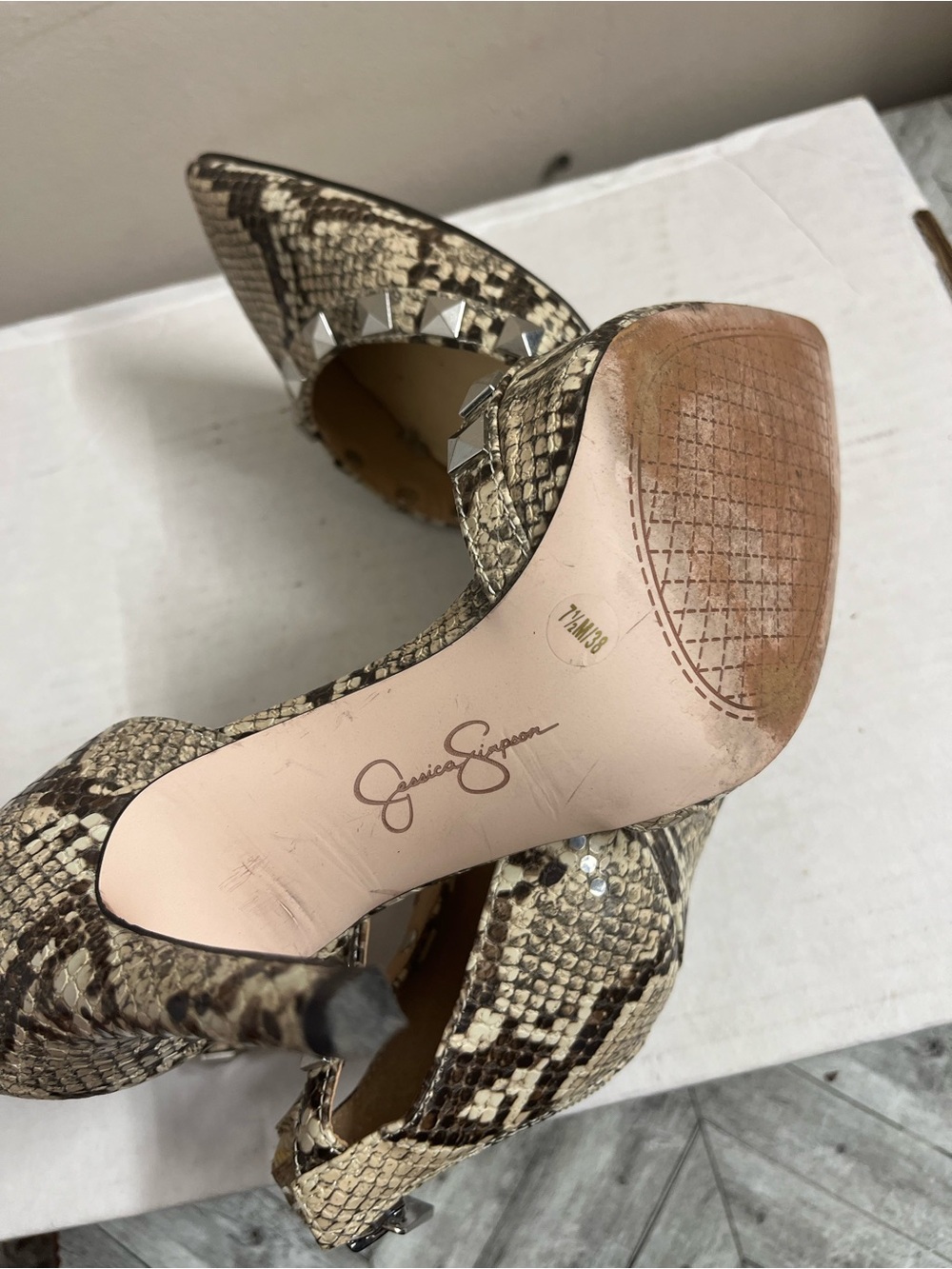 Jessica Simpson Snake-Print Pointed Toe Stud Ankle-Strap Pumps 7.5 - Picture 6 of 8
